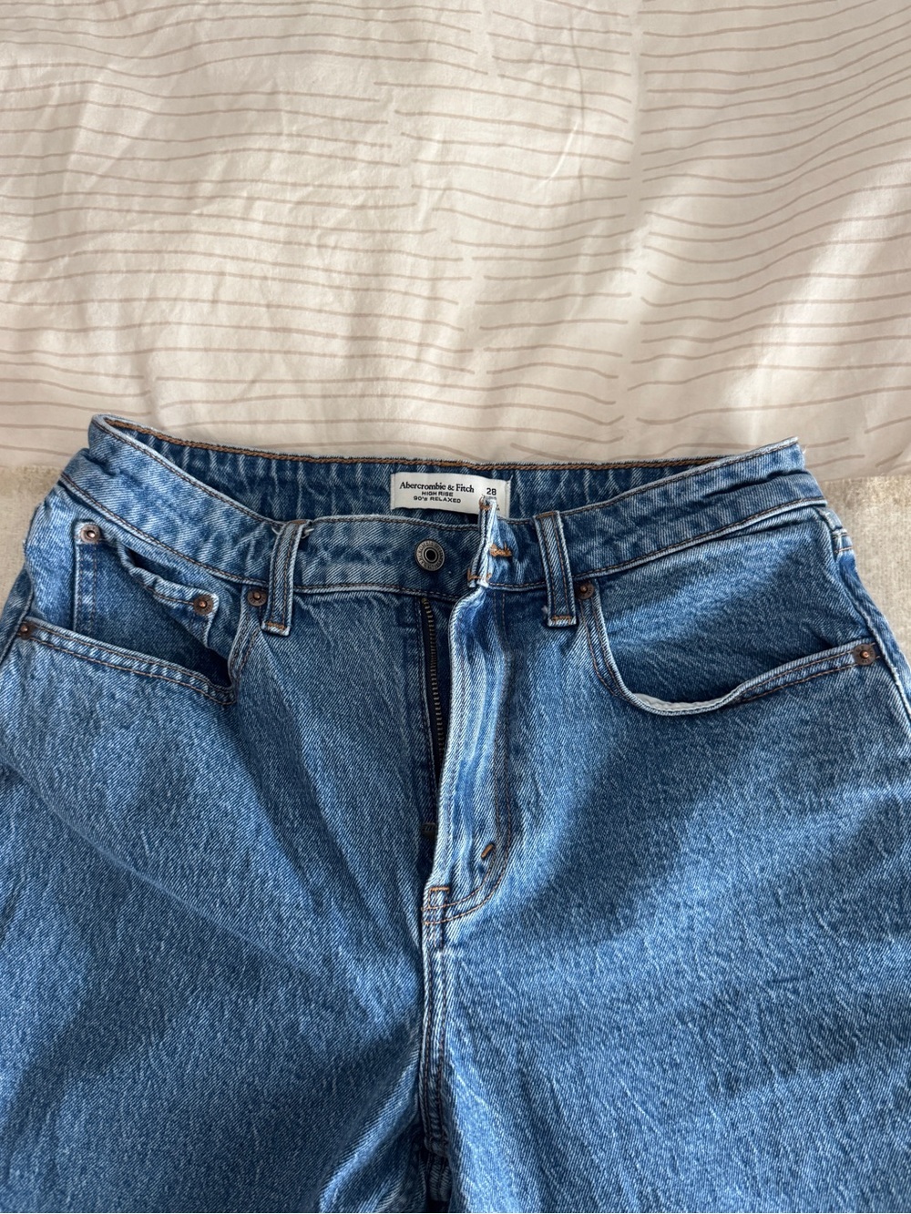 Abercrombie and Fitch Curve Love 90s High Rise Relaxed Jean